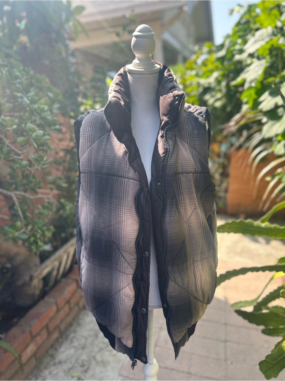 H&M Men's Plaid Quilted Puffer Vest - Gray/Brown